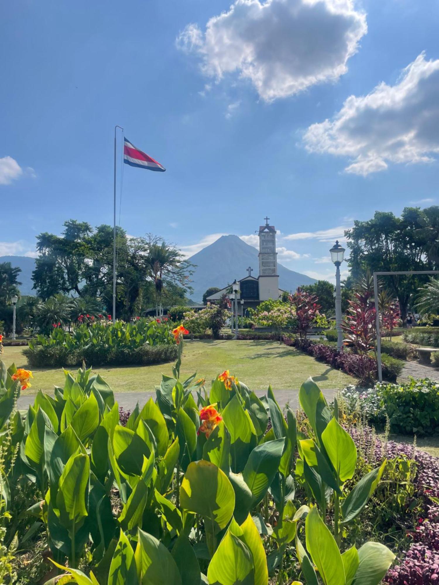 Hotel Tierra De Volcanes La Fortuna Luaran gambar
