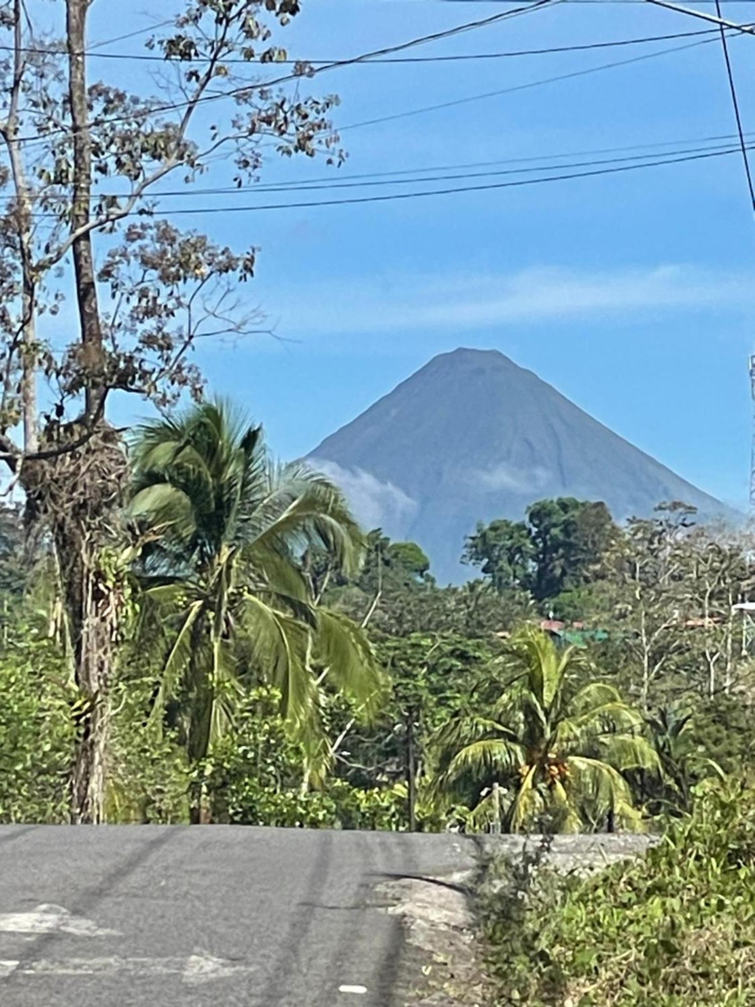 Hotel Tierra De Volcanes La Fortuna Luaran gambar